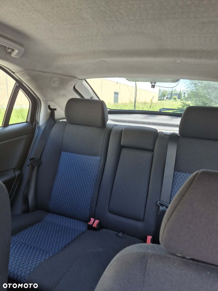 Ford Mondeo 2.0 Ghia - 11