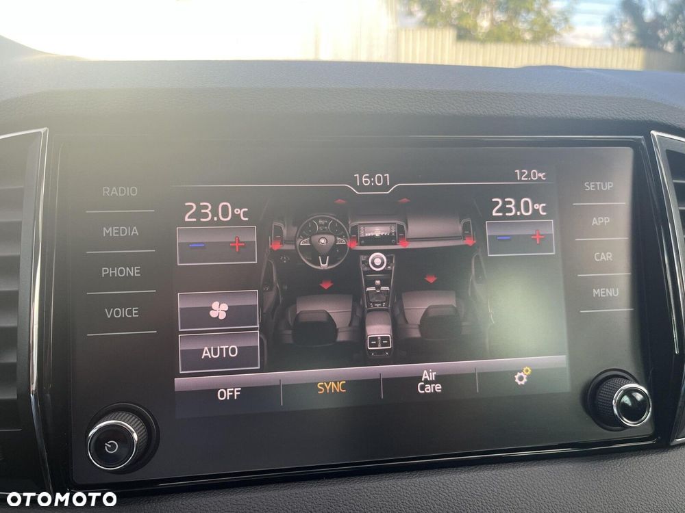Skoda Karoq 1.5 TSI ACT 4x2 Ambition DSG - 29