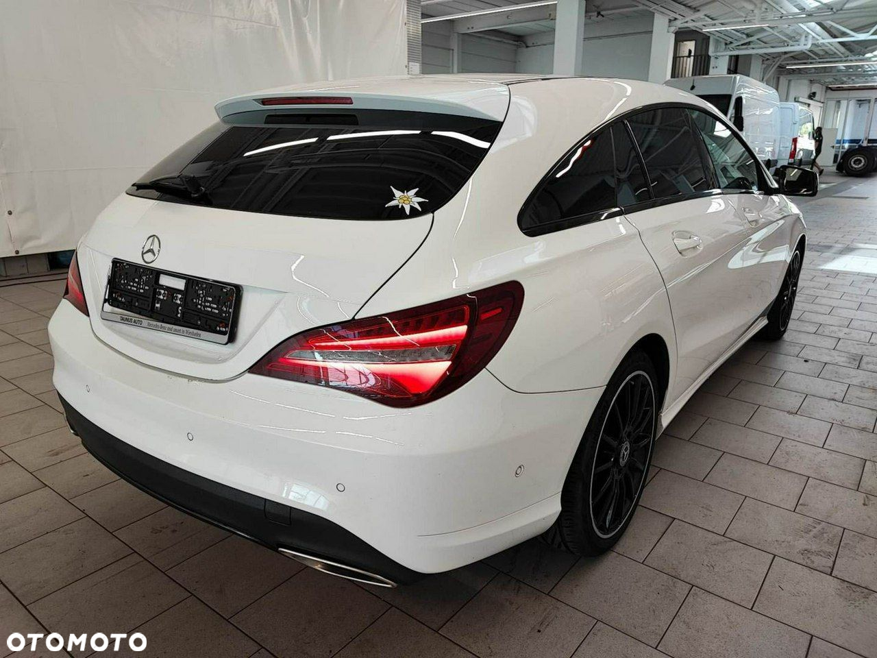 Mercedes-Benz CLA 200 AMG Line - 4