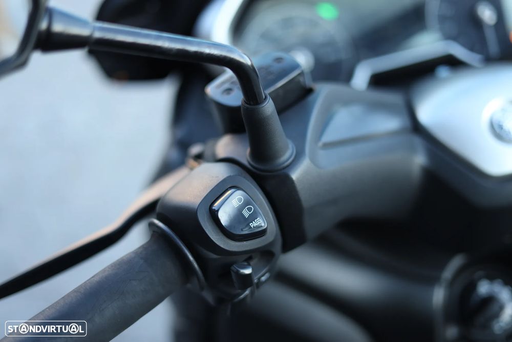 Yamaha X-Max 300 ABS e TCS - 8