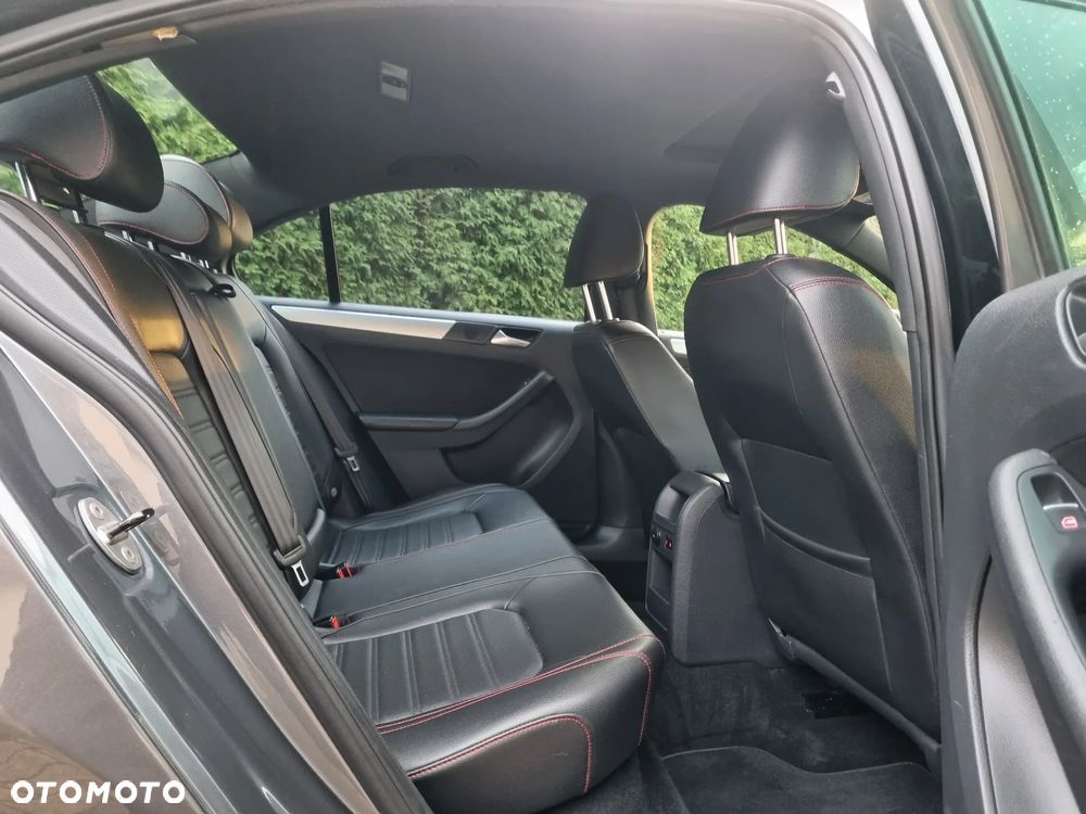 Volkswagen Jetta - 17