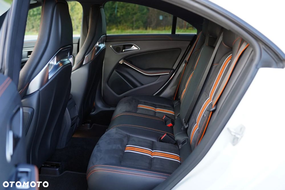 Mercedes-Benz CLA 45 AMG 4-Matic - 24