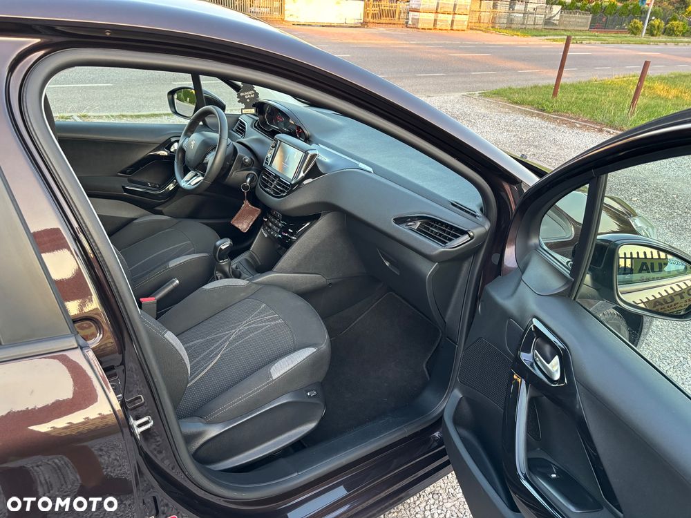 Peugeot 208 - 10