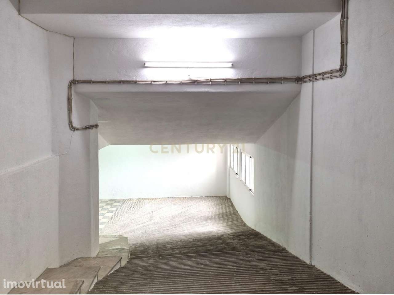 Garagem Gigante de 347 m² no Laranjeiro – Espaço Raro e Cheio de Poten - Grande imagem: 5/25