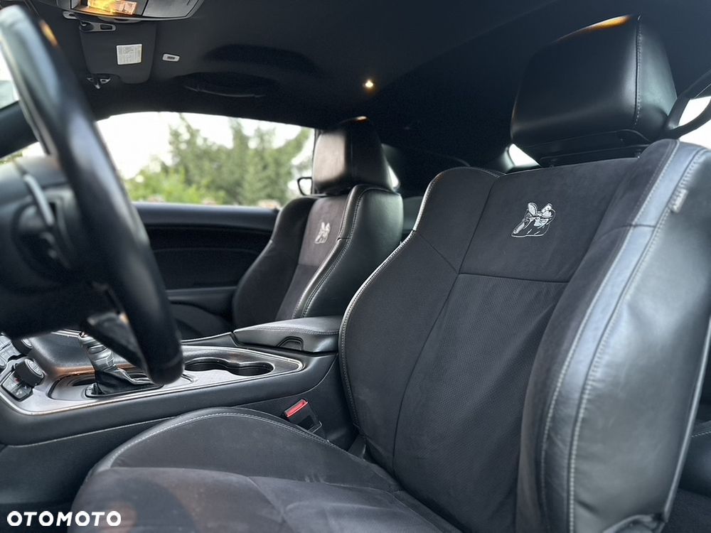 Dodge Challenger - 8