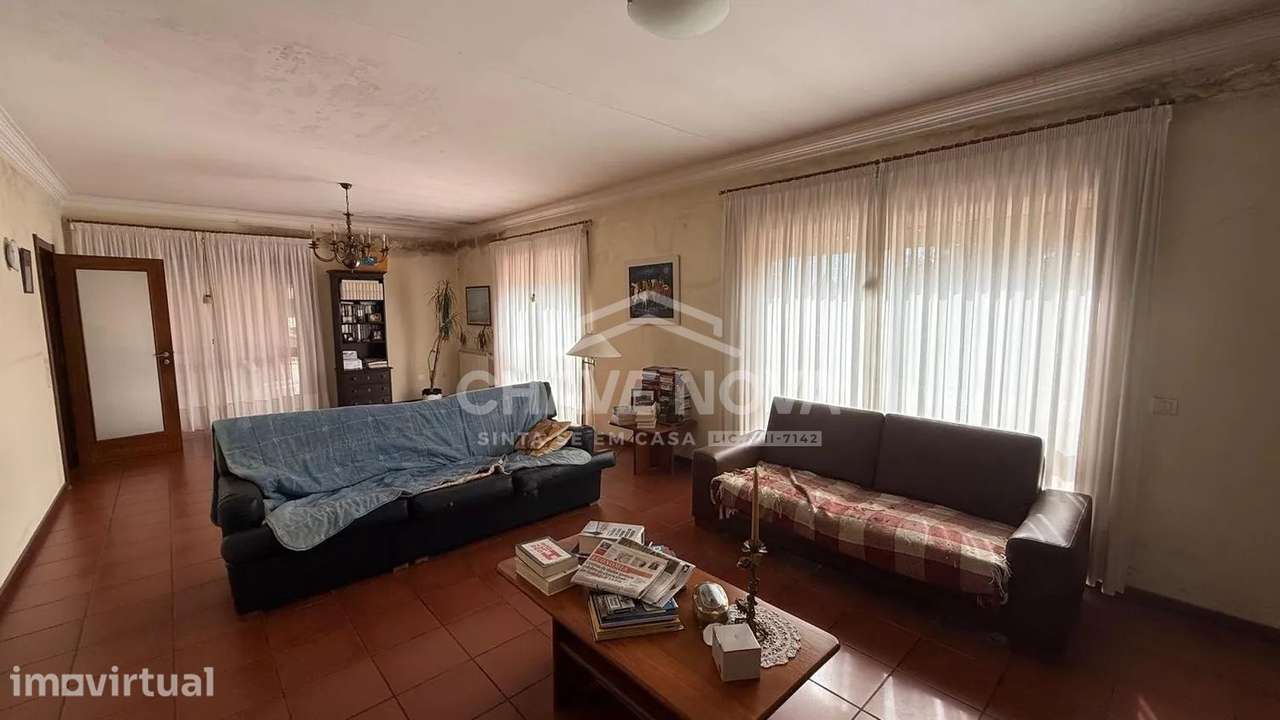 Moradia 4 frentes, terreno 3070m² , salão de jogos e piscina - Grijó - Grande imagem: 3/29
