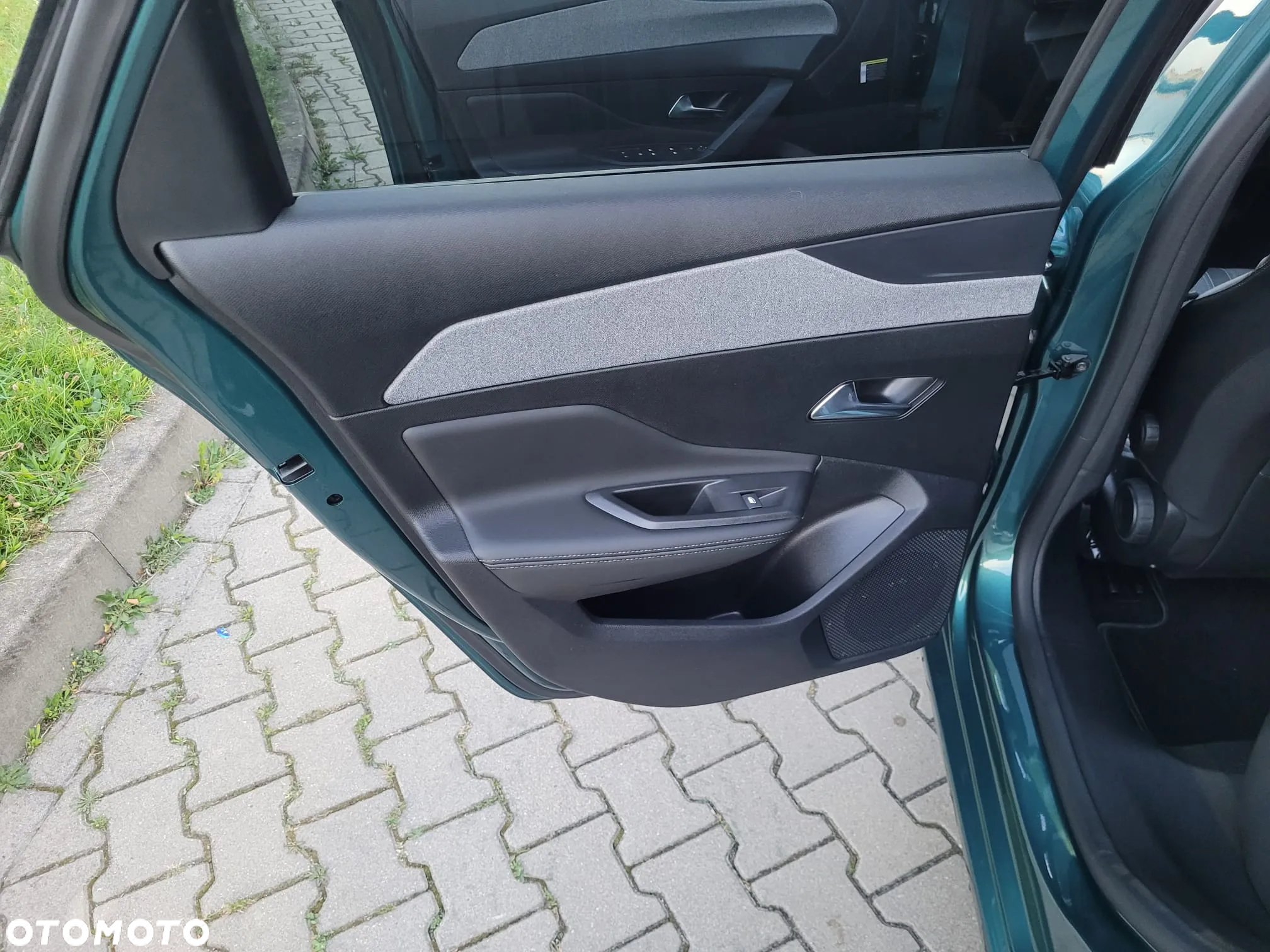 Peugeot 308 SW Plug-In Hybrid 225 e-EAT8 GT - 28
