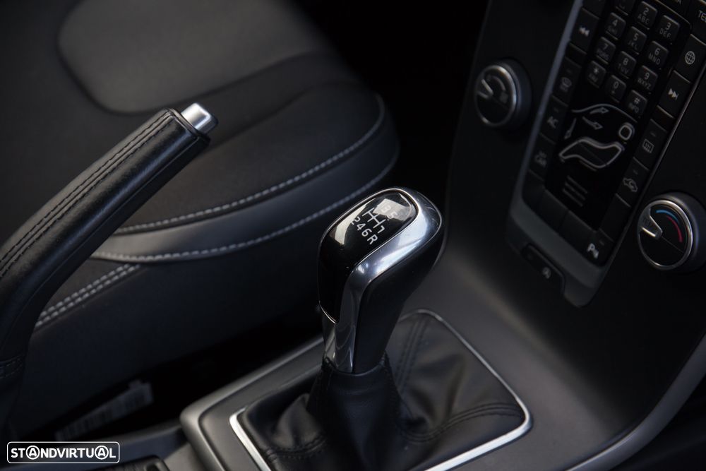 Volvo V40 2.0 D3 Momentum - 26
