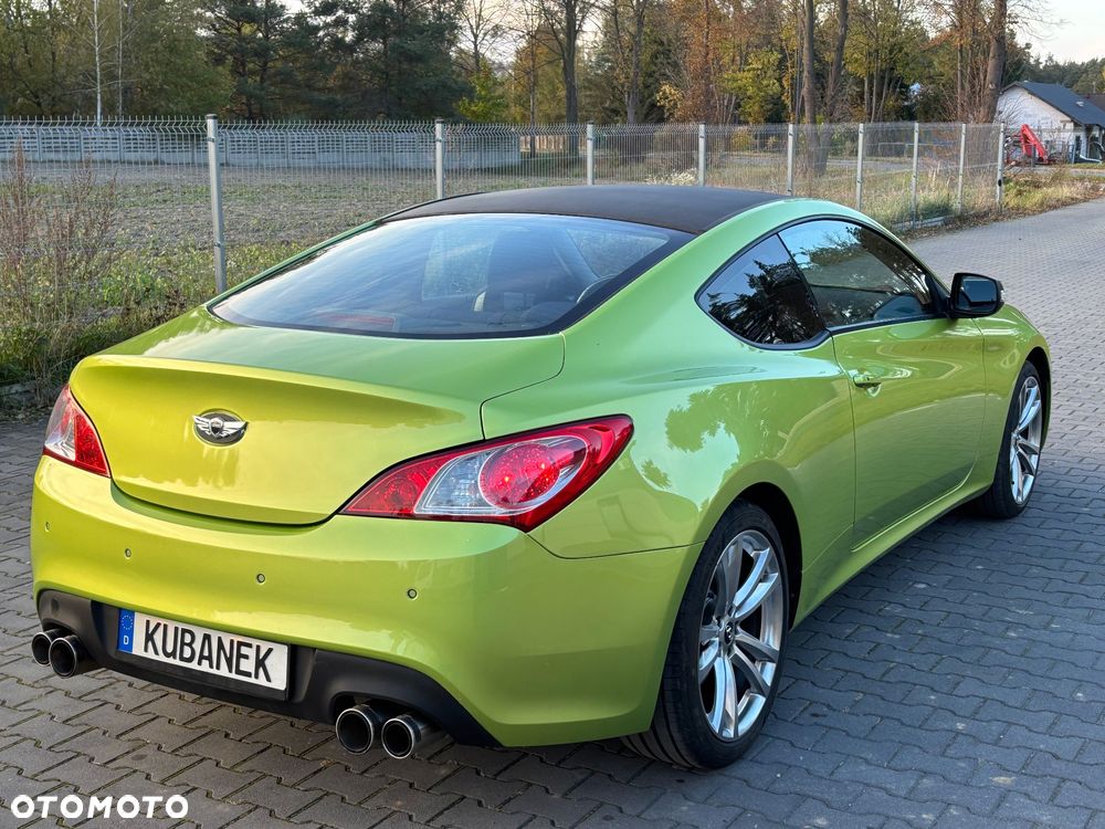Hyundai Genesis Coupe 2.0 T - 14