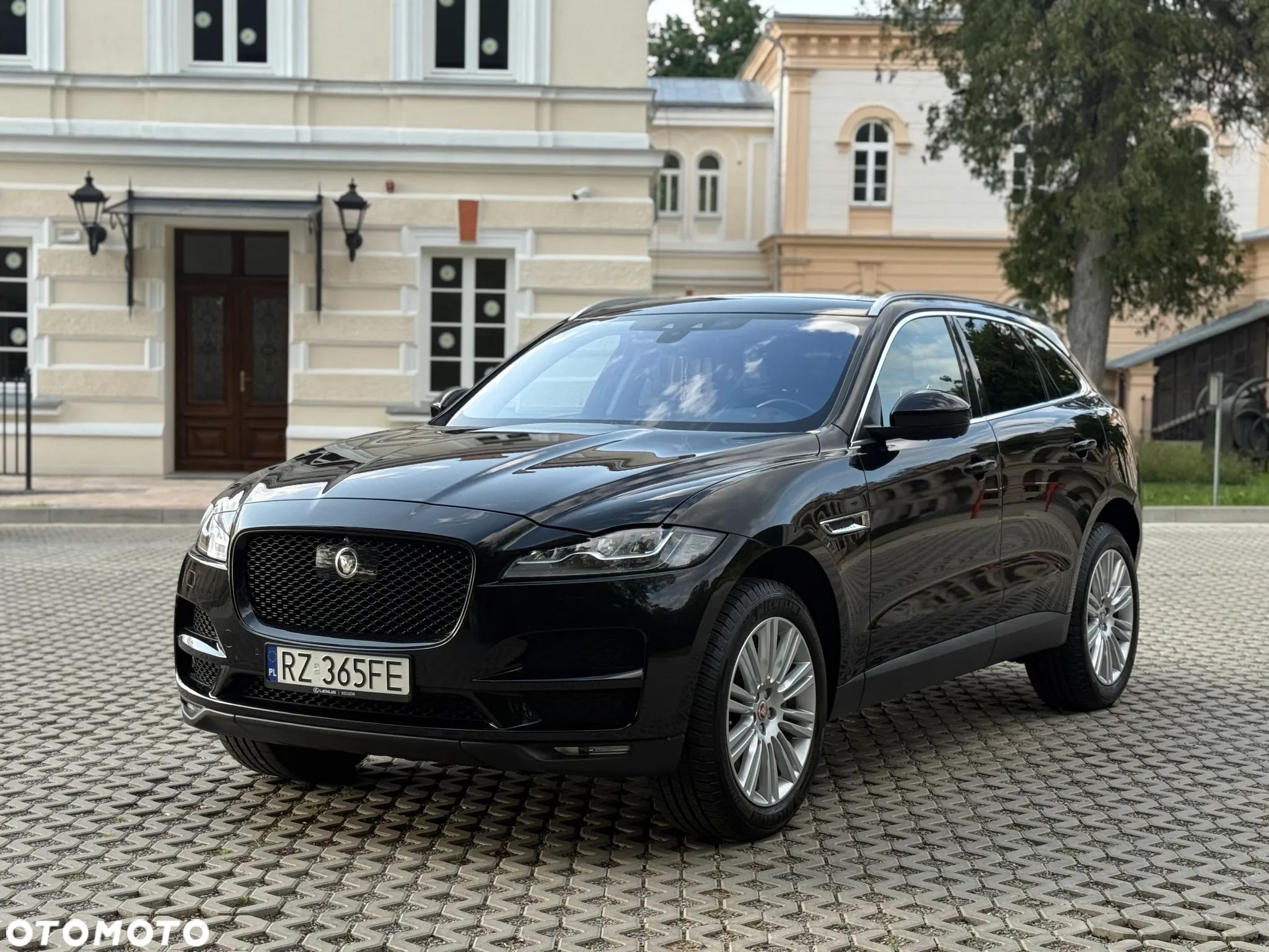 Jaguar F-Pace 30t AWD Portfolio - 1