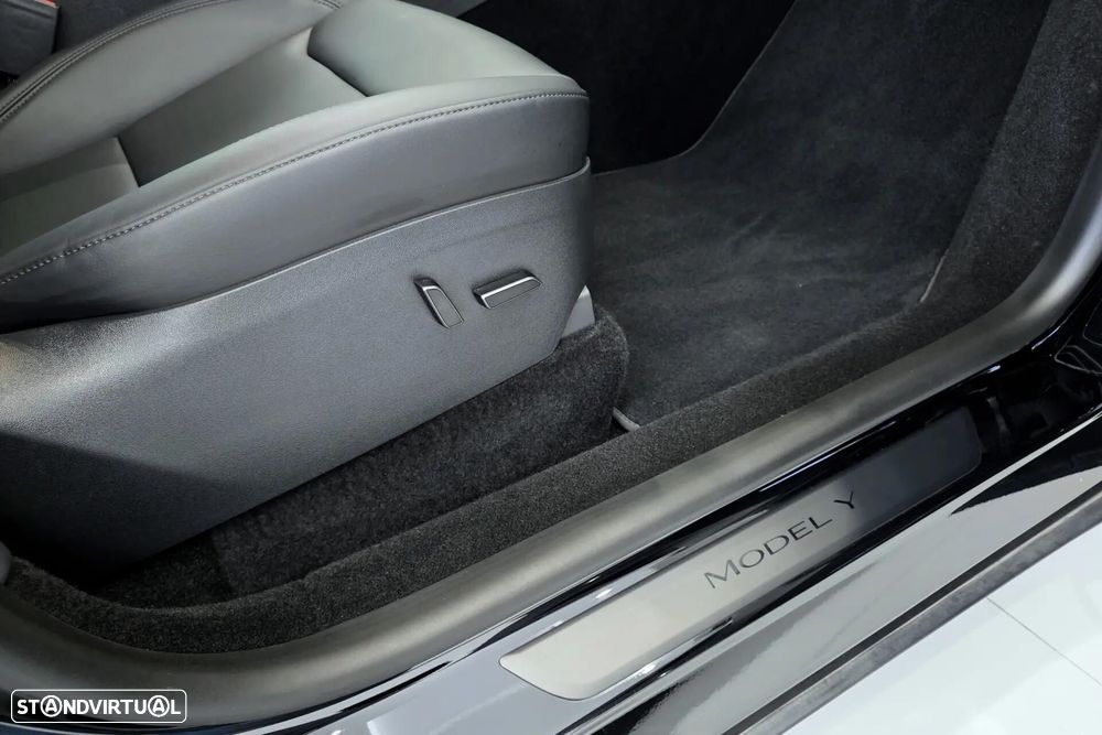 Tesla Model Y RWD - 32