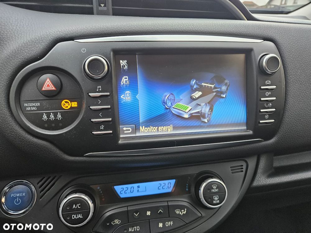 Toyota Yaris Hybrid 100 Selection - 26