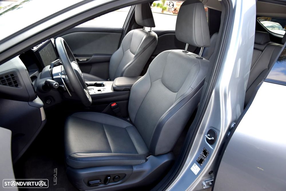 Lexus RZ 300e Premium - 37