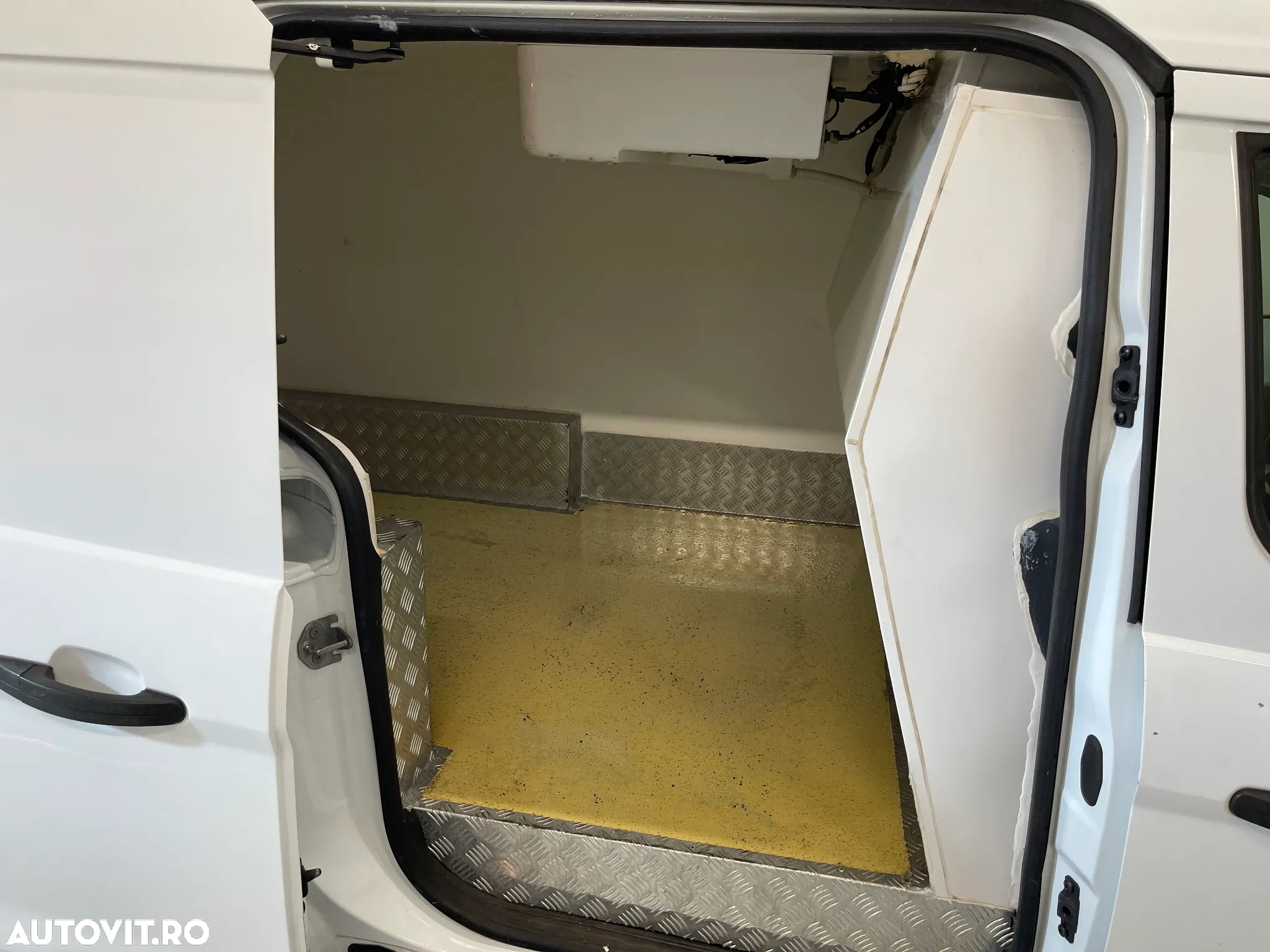 Ford Transit Connect - 10