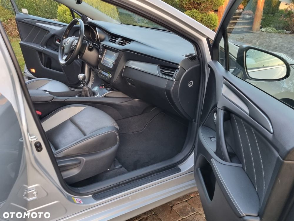 Toyota Avensis 2.0 D-4D Premium - 15