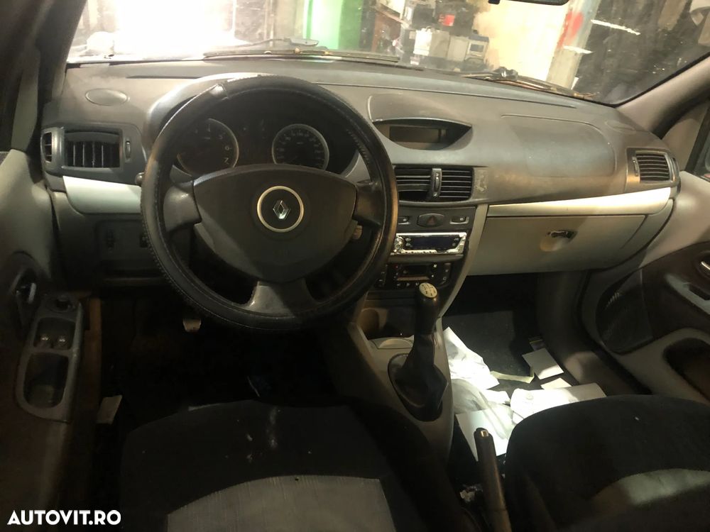 Dezmembrez Renault Clio Thalia 2009 1,5 DCI gri - 6