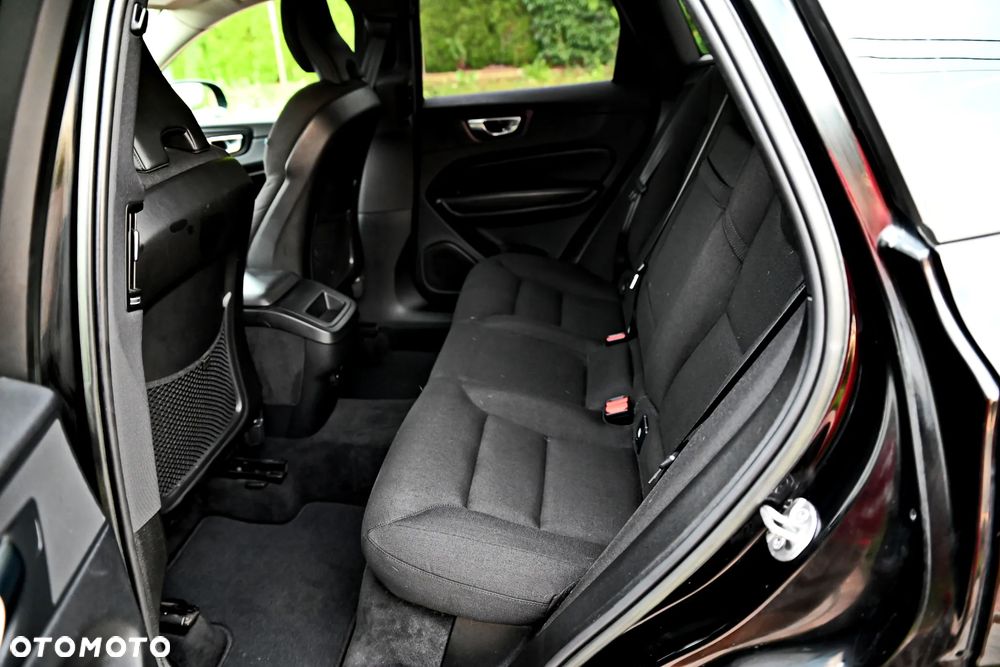 Volvo XC 60 B4 D AWD Geartronic Momentum Pro - 24
