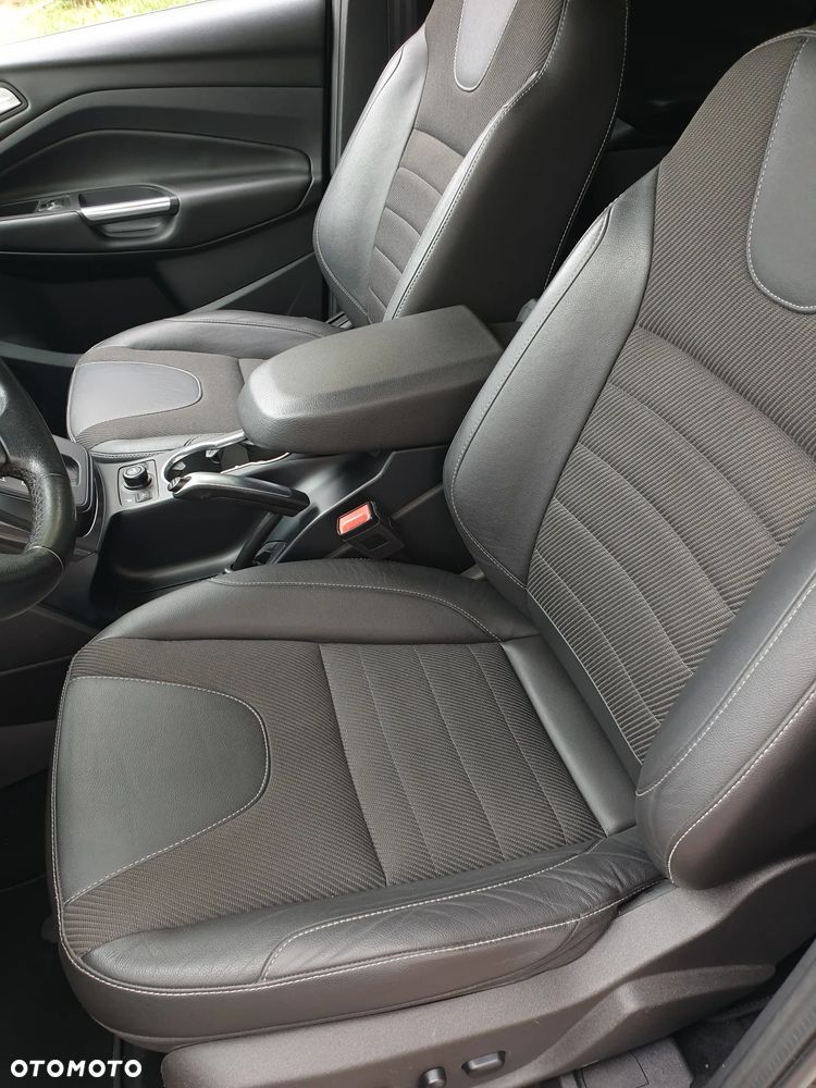 Ford Kuga 2.0 TDCi 4x4 Titanium - 25