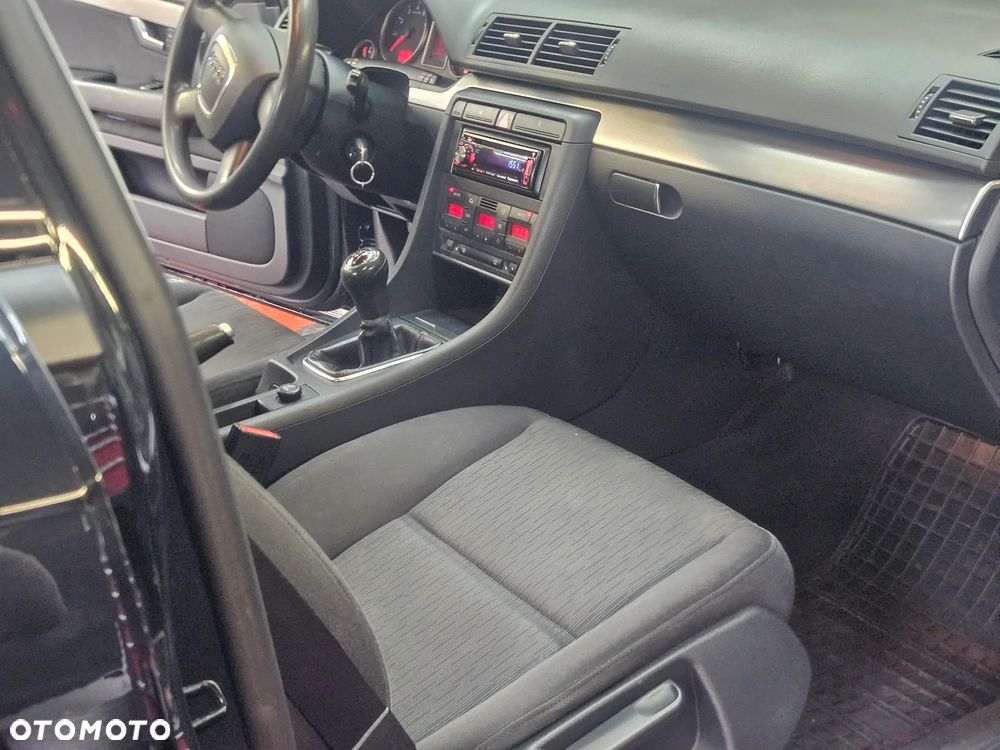 Audi A4 Limousine - 6