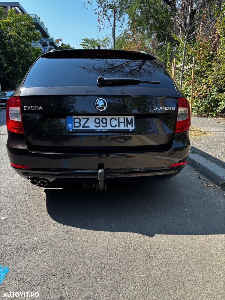 Skoda Superb Combi 2.0 TDI Elegance DSG - 4