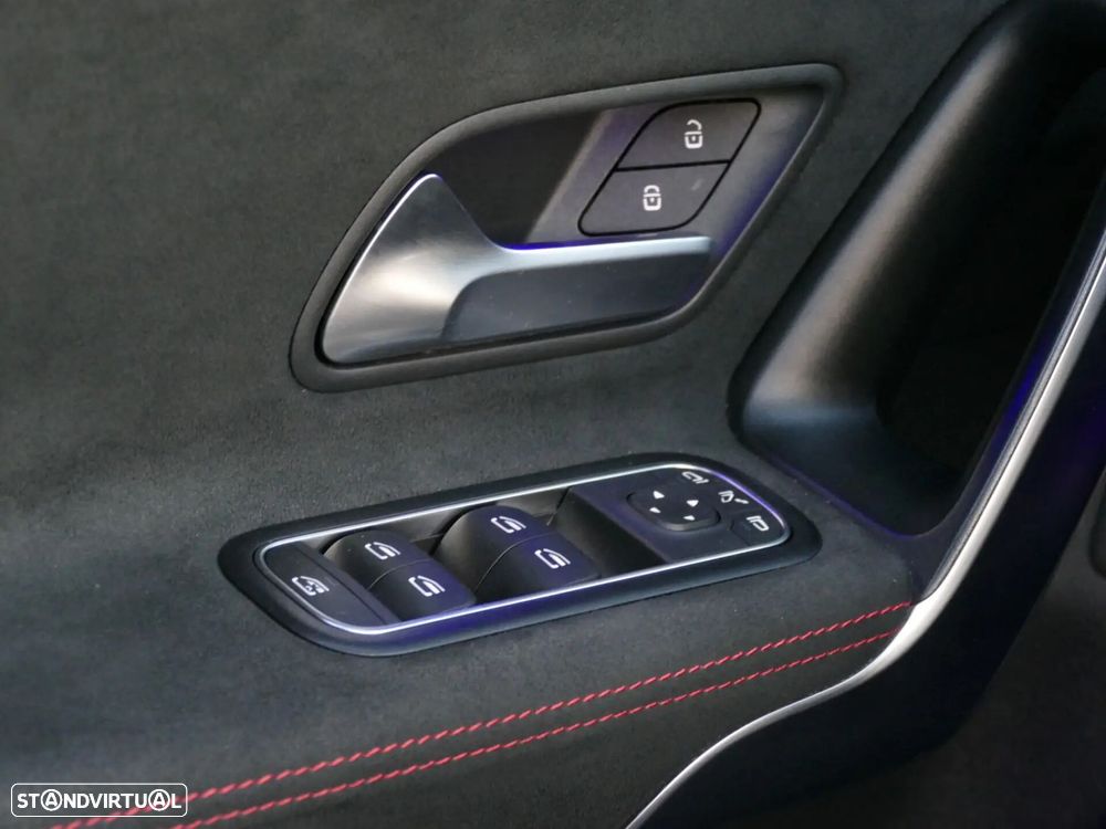 Mercedes-Benz A 250 Limousine e AMG Line - 36