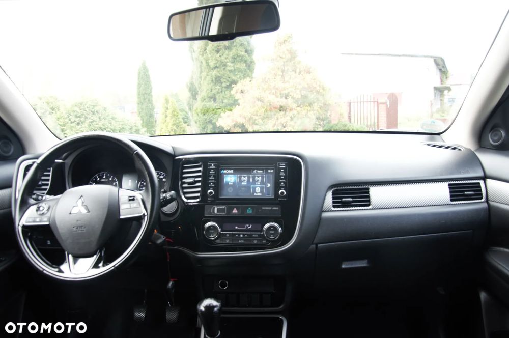 Mitsubishi Outlander 2.0 2WD Diamant - 28