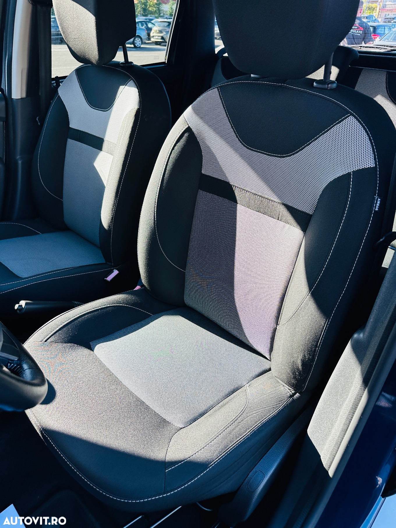 Dacia Duster 1.6 4x2 Laureate - 9