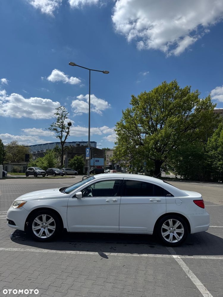 Chrysler 200 - 2