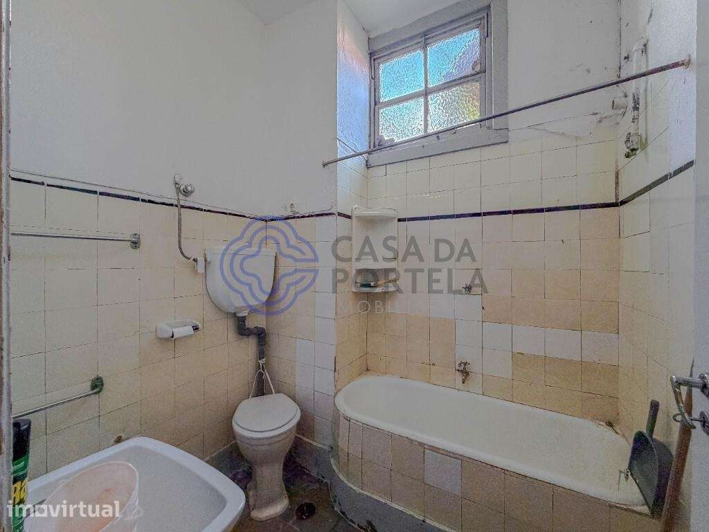 Moradia com anexos para reabilitar junto ao jardim do Morro em V.N.Gai - Grande imagem: 3/35