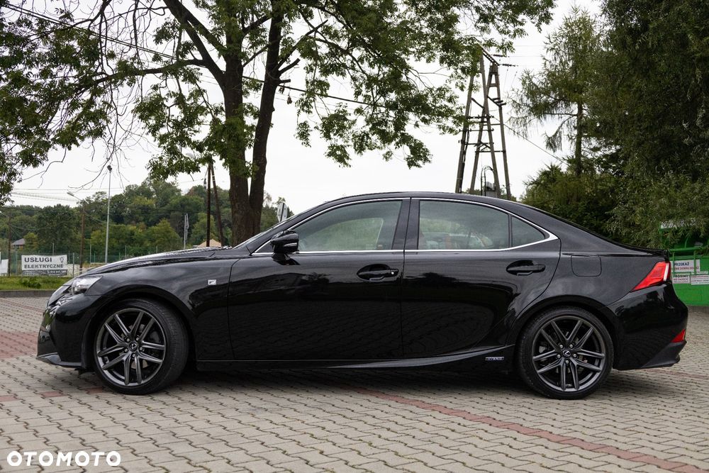 Lexus IS 300h F Sport - 4