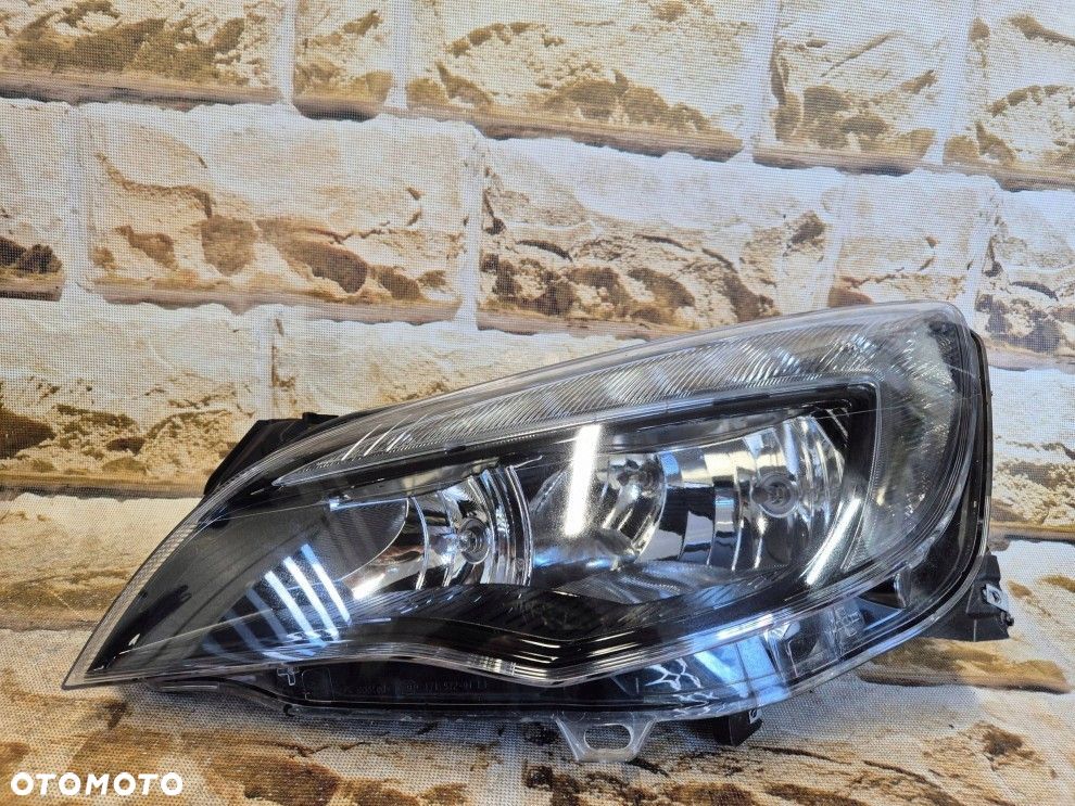Reflektor Przód Opel Astra J 1EG01001115 zwykła h7 + led - 1