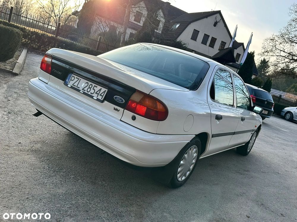 Ford Mondeo 1.6 CLX - 2