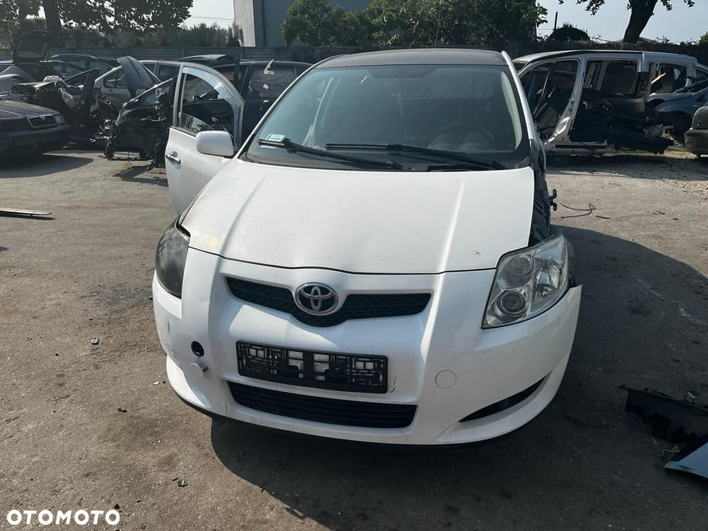 TOYOTA  Auris 1,4 D4D półoś prawa - 4