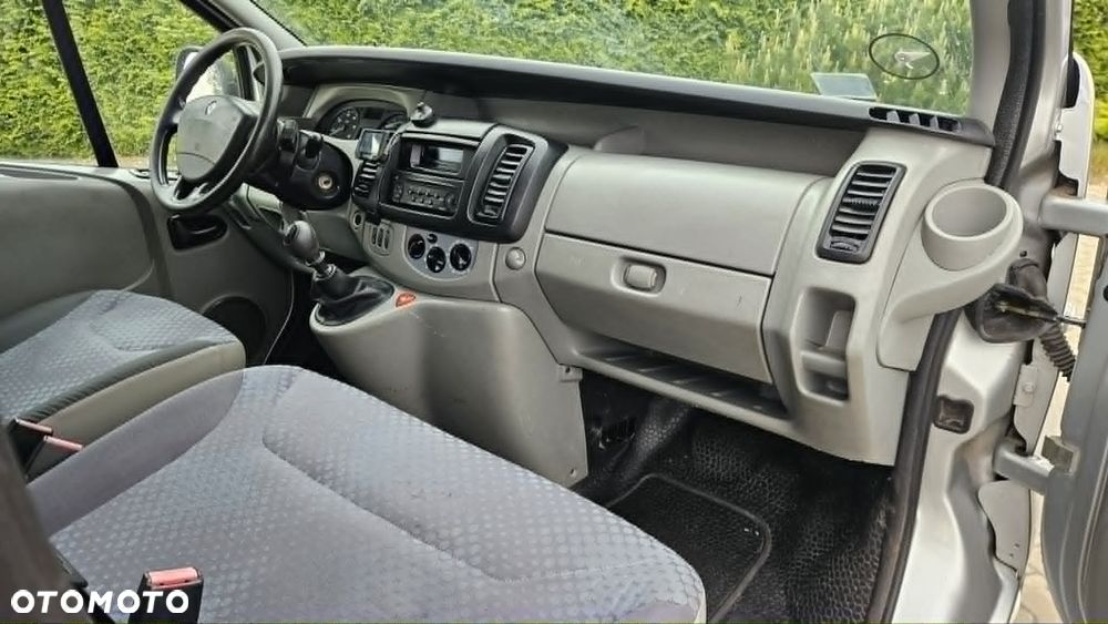 Renault Trafic - 23