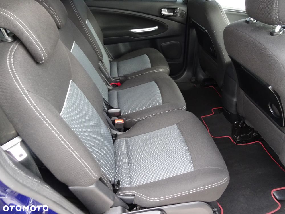 Ford S-Max - 16