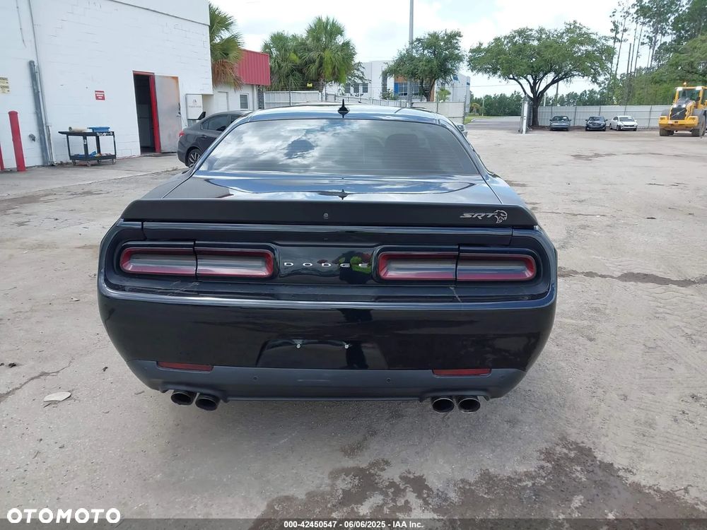 Dodge Challenger 6.4 Scat Pack - 12