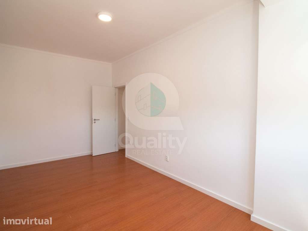 Apartamento T1 - 51 m² - Semi-Remodelado - Excelente Localização - Grande imagem: 2/20
