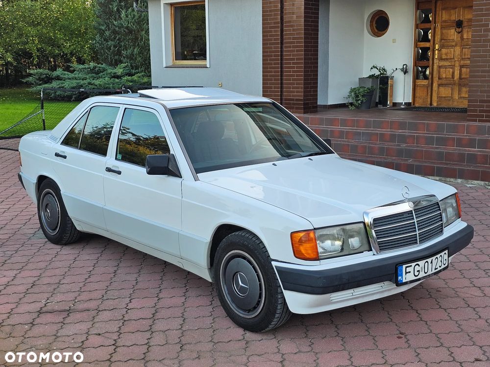 Mercedes-Benz W201 (190) - 12
