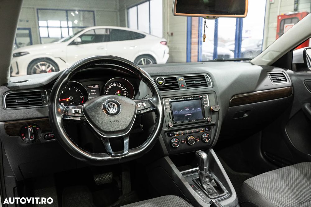 Volkswagen Jetta 2.0 TDI DSG BlueMotion Technologie - 24