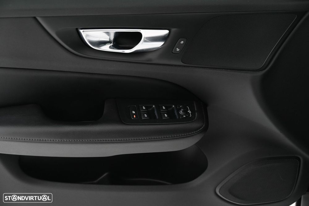 Volvo V60 2.0 D3 Momentum Geartronic - 19