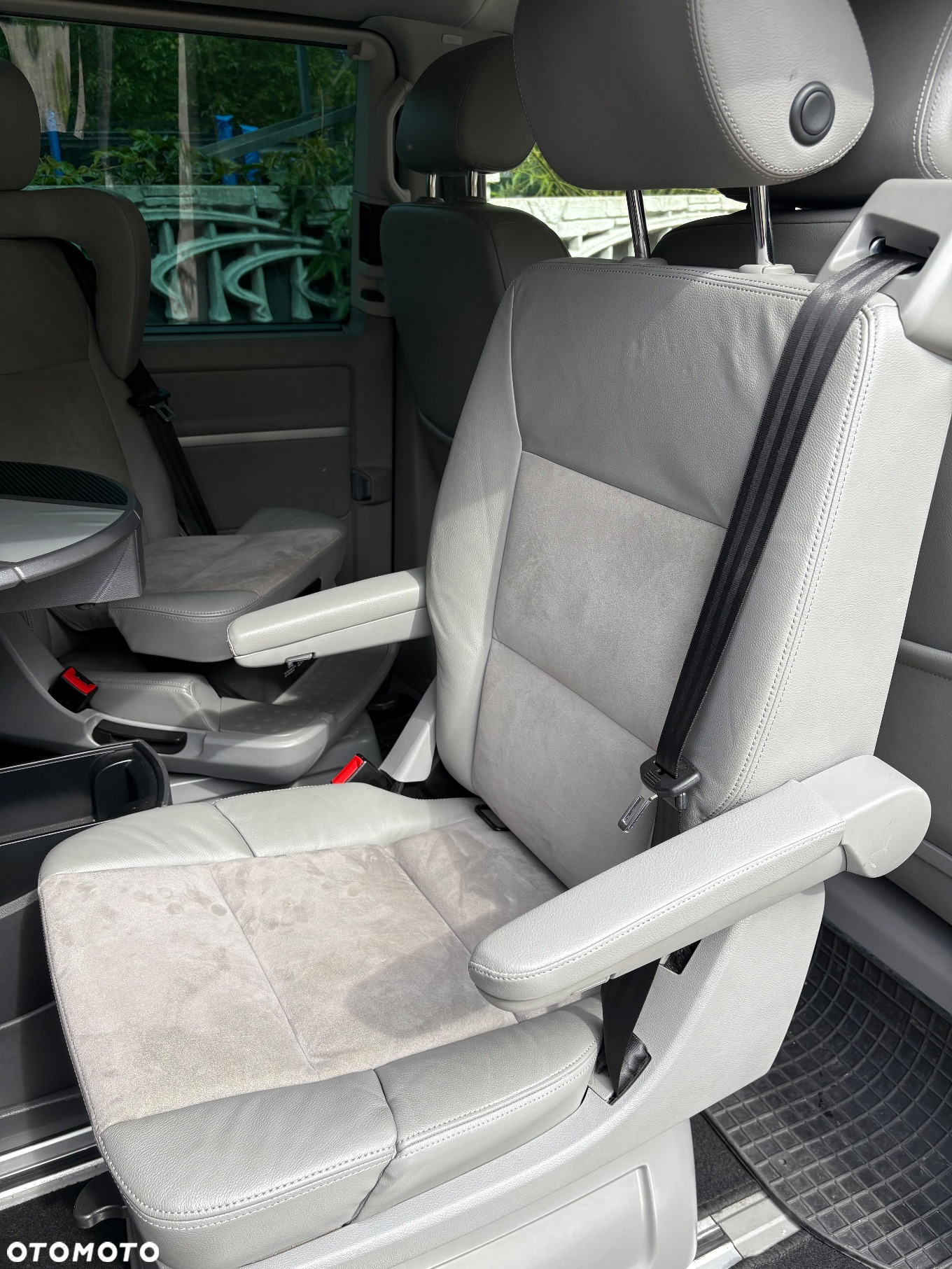Volkswagen Multivan - 13