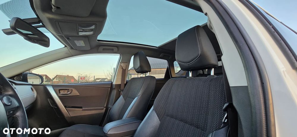 Toyota Auris 1.8 HSD Luna - 32