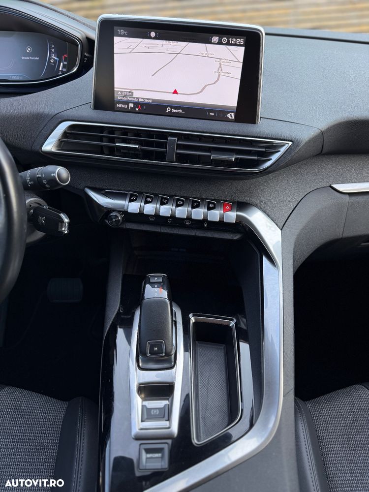 Peugeot 3008 1.2 PureTech Turbo S&S EAT6 Allure - 10