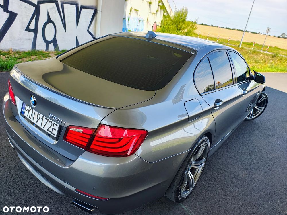 BMW Seria 5 550i Sport-Aut - 8