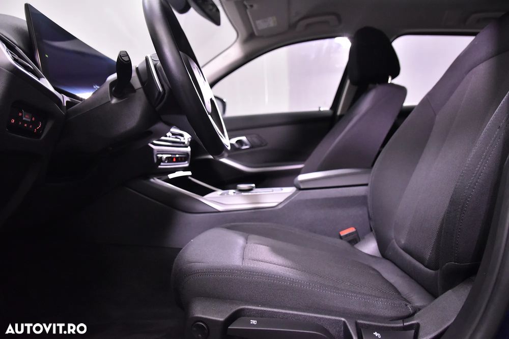 BMW Seria 3 318i Aut. - 26