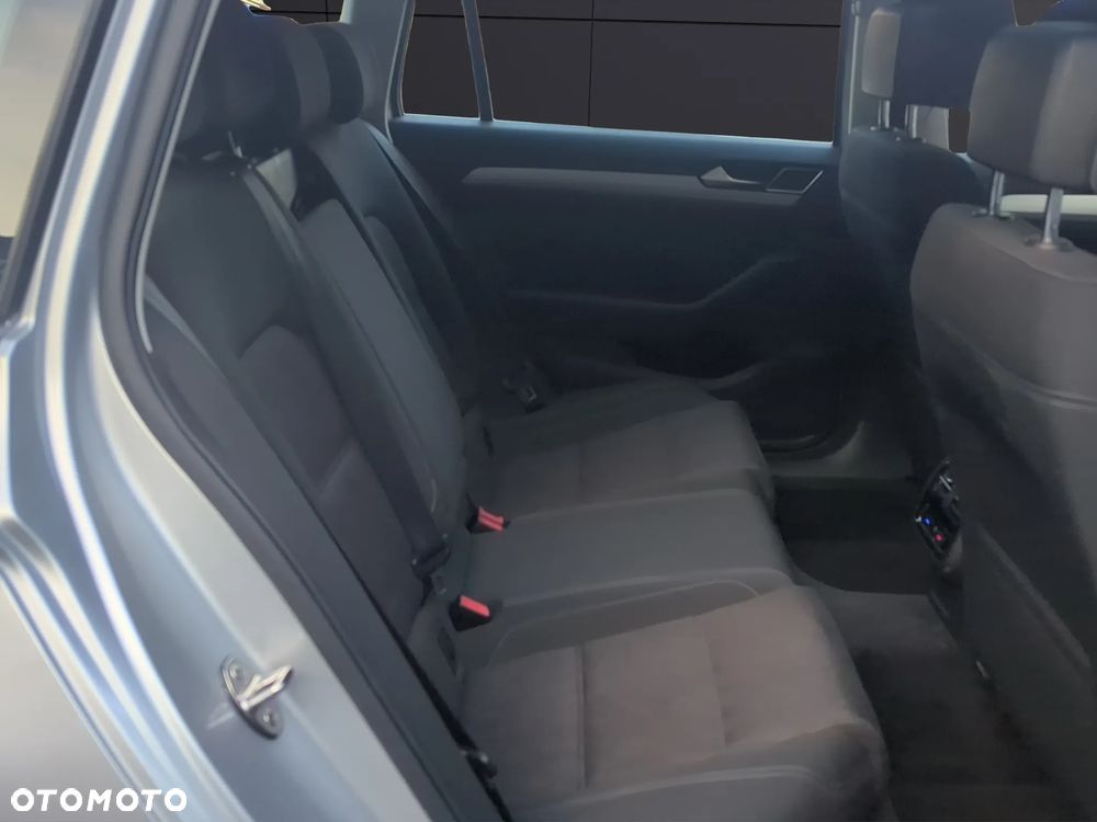 Volkswagen Passat - 22
