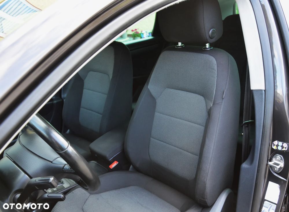 Volkswagen Passat - 16
