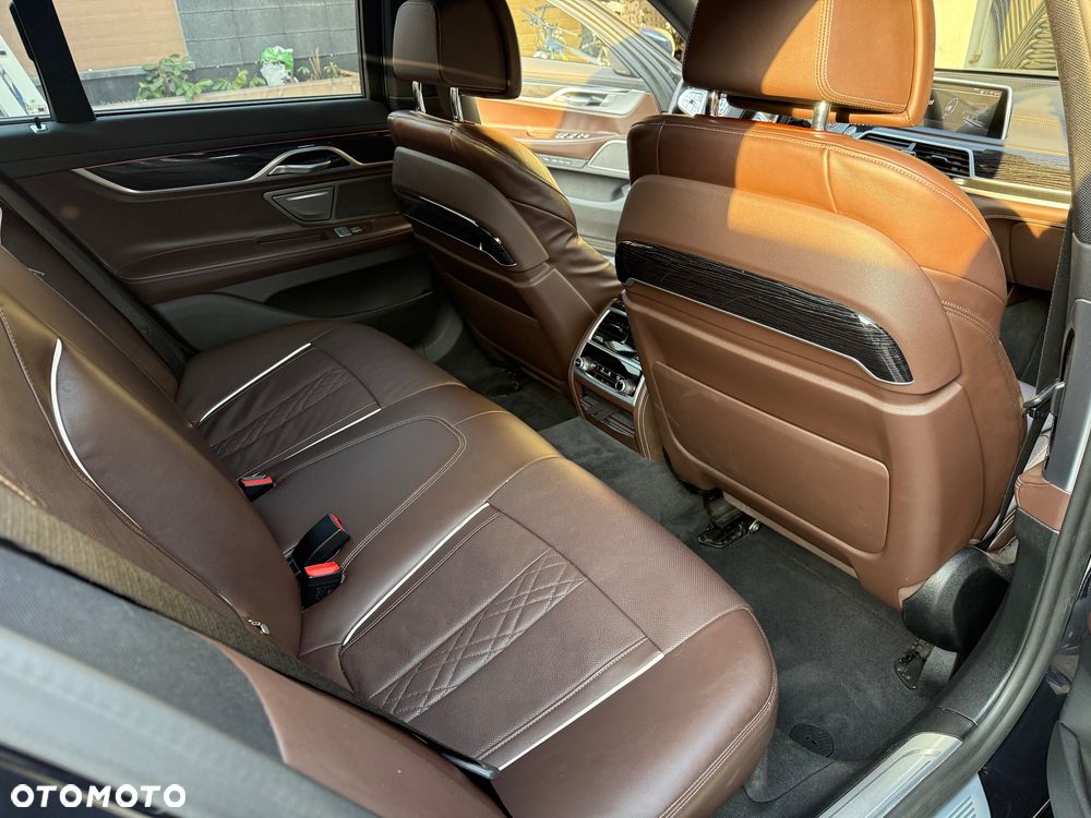 BMW Seria 7 750i xDrive - 13