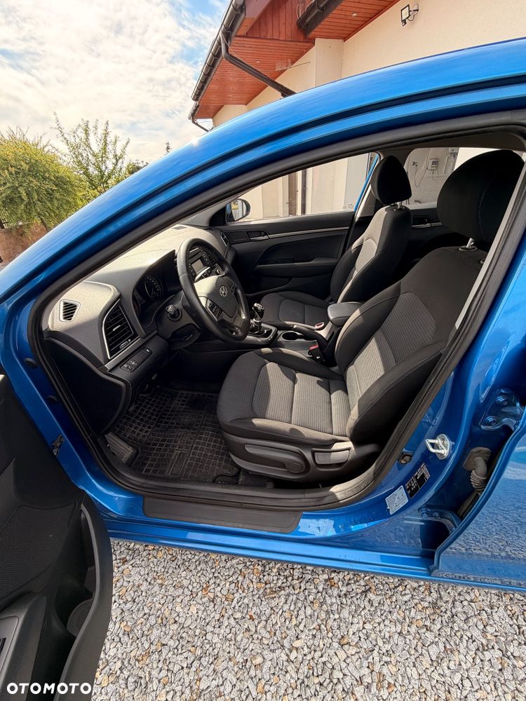 Hyundai Elantra 1.6 CRDi Comfort - 19