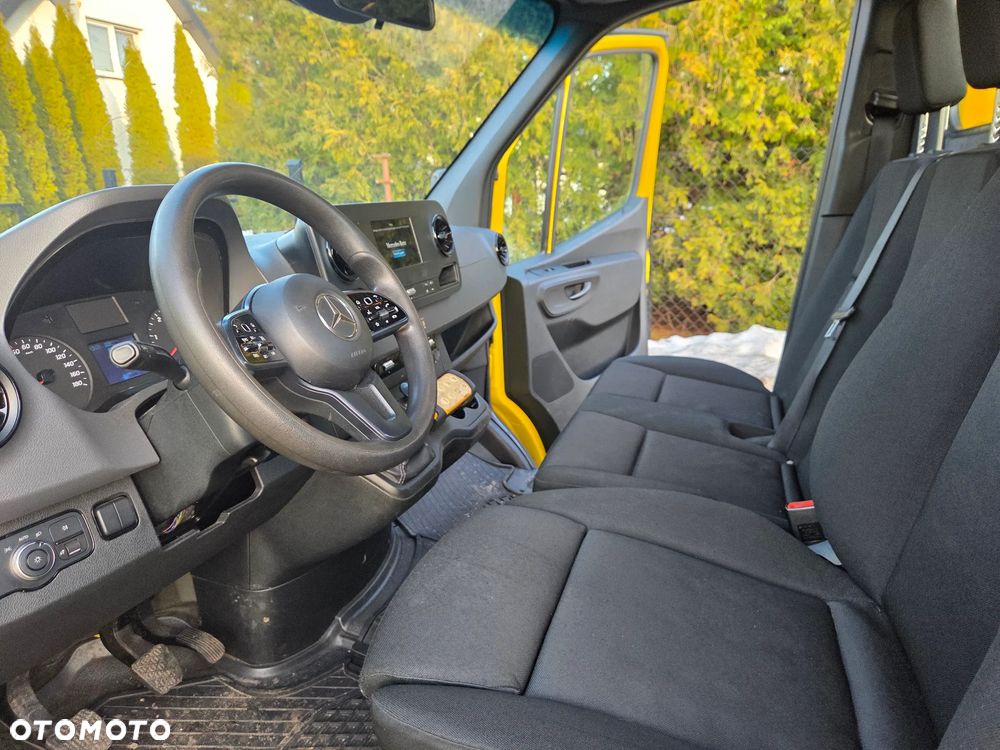 Mercedes-Benz Sprinter - 25